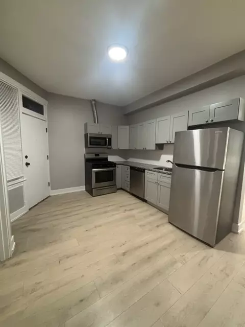 3848 W Hirsch St, Chicago, IL 60651