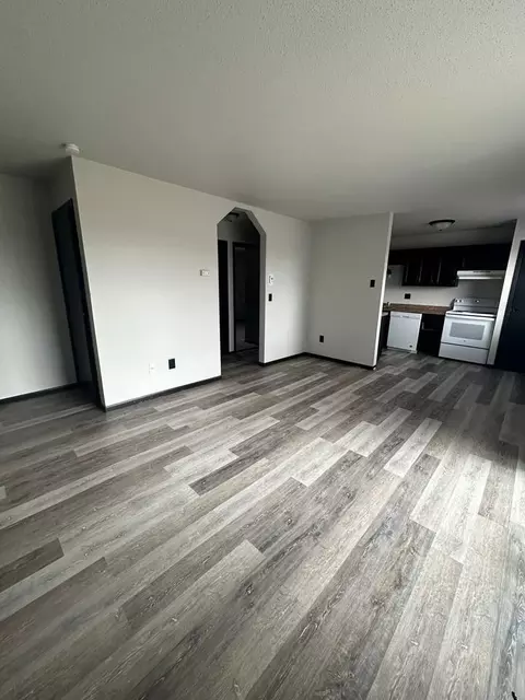 1320 13th St NW, Minot, ND 58703