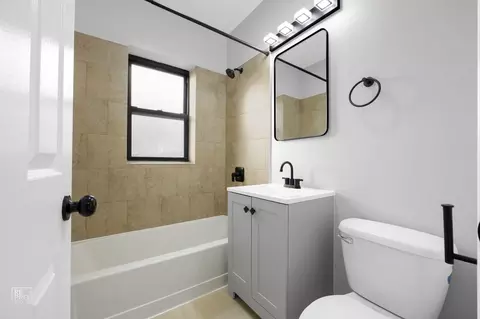 7706 S Coles Ave, Chicago, IL 60649 photo 3