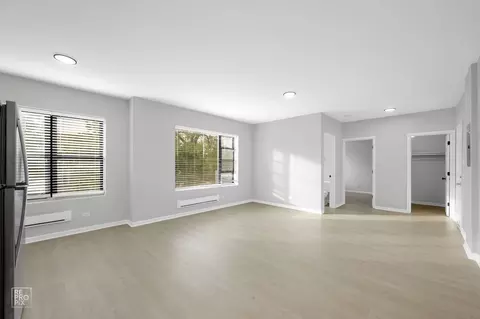 7706 S Coles Ave, Chicago, IL 60649 photo 4