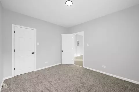 7706 S Coles Ave, Chicago, IL 60649 photo 5