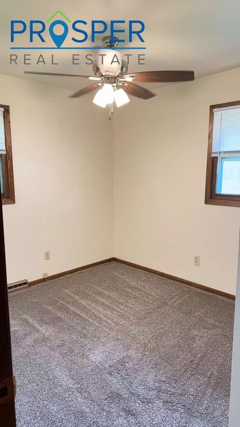 527 E Lexington Blvd, Eau Claire, WI 54701