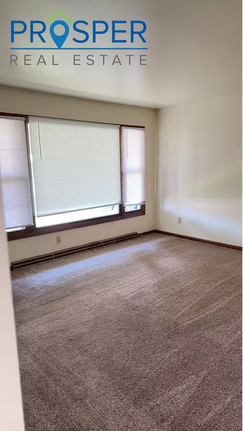 527 E Lexington Blvd, Eau Claire, WI 54701 photo 3