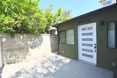 10919 Camarillo St, Los Angeles, CA 91602