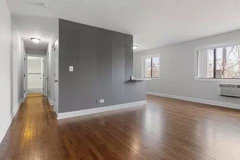 7545 N Winchester Ave, Chicago, IL 60626