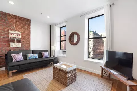 235 W 48th St, New York, NY 10036