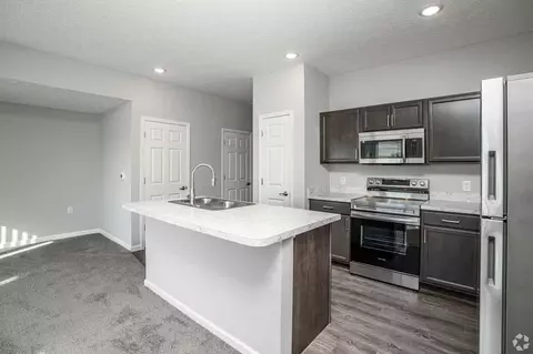 11 Woodford Way, Pataskala, OH 43062