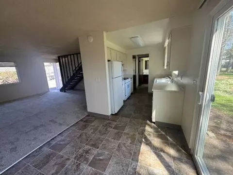 1110 Leigh St, Eugene, OR 97401 photo 3