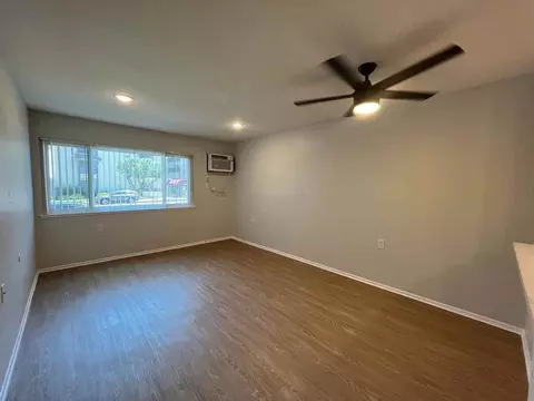 5405 Lindley Ave, Los Angeles, CA 91356