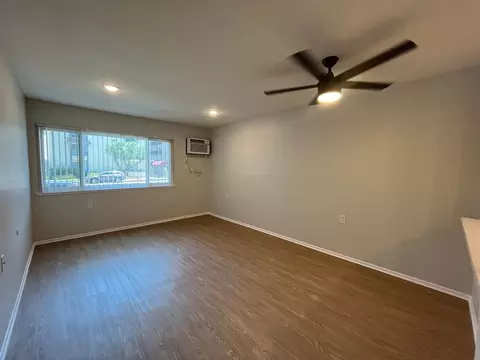 5405 Lindley Ave, Los Angeles, CA 91356