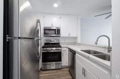 5405 Lindley Ave, Los Angeles, CA 91356