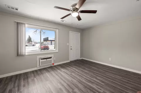 1071 Rochester Rd, Troy, MI 48083