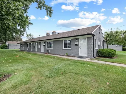 1071 Rochester Rd, Troy, MI 48083