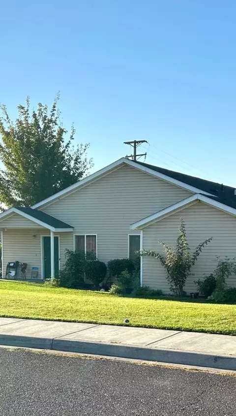 2407 W Jay St, Pasco, WA 99301