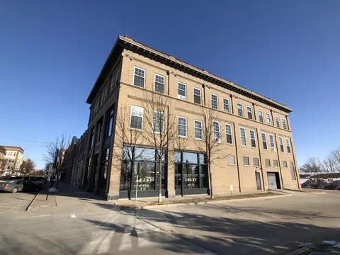 33 S 3rd St, Grand Forks, ND 58201