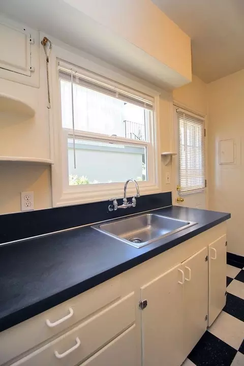 3507 SW 11th Ave, Portland, OR 97239 photo 8