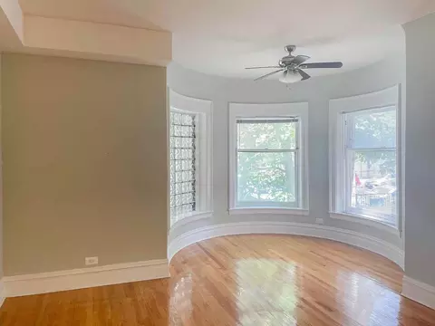 847 W Wellington Ave, Chicago, IL 60657