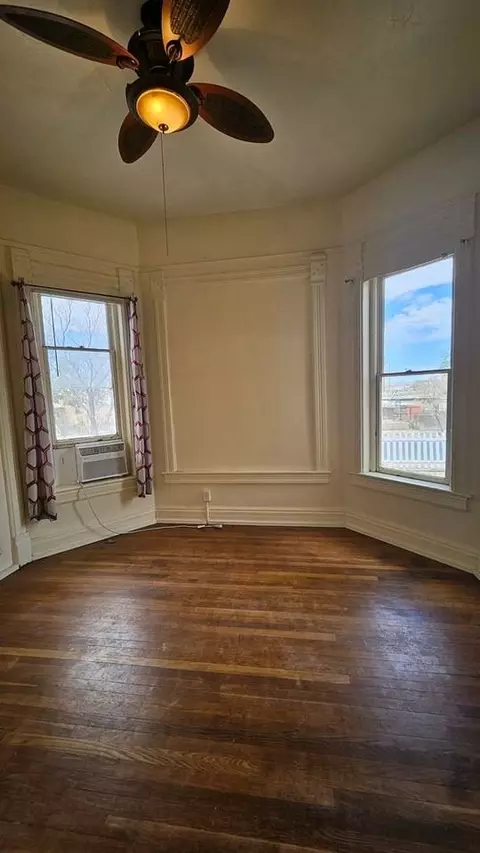 612 Arno St SE, Albuquerque, NM 87102