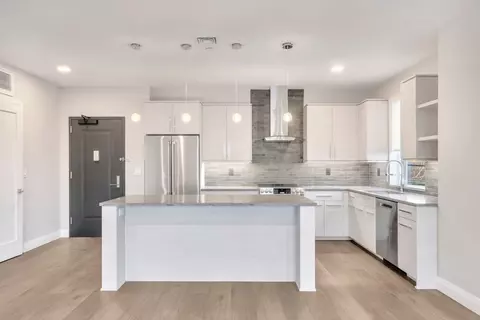 101 Searing Ave, Mineola, NY 11501