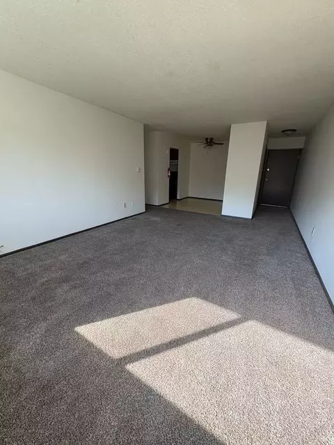 791 Russell Rd, Waterloo, IA 50701