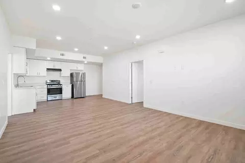 14541 Gilmore St, Van Nuys, CA 91411