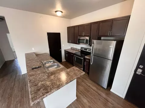 1014 E Walnut St, Springfield, MO 65806 photo 2