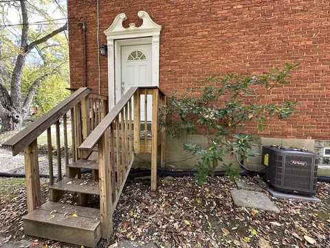 911 Sleepy Hollow Rd, Castle Shannon, PA 15234