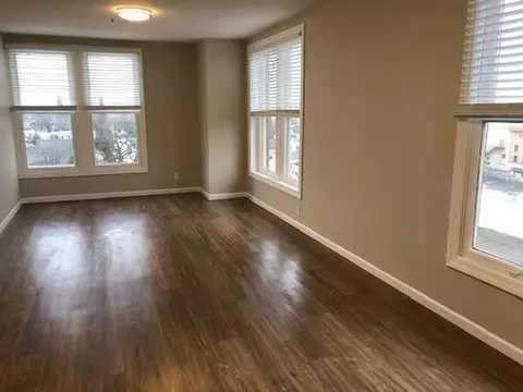406 W Main St, Medford, OR 97501