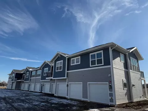 120 Peterson Trl, Oregon, WI 53575