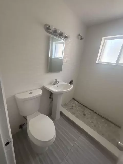 542 NW 8th St, Miami, FL 33136 photo 5