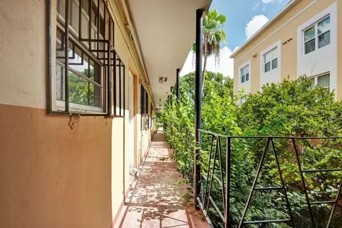 542 NW 8th St, Miami, FL 33136 photo 8