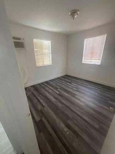 542 NW 8th St, Miami, FL 33136 photo 6