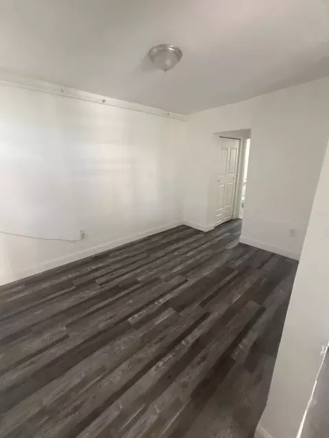 542 NW 8th St, Miami, FL 33136 photo 3