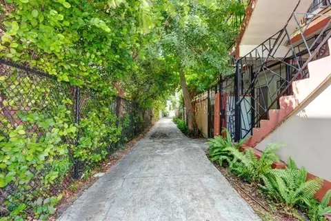 542 NW 8th St, Miami, FL 33136 photo 9