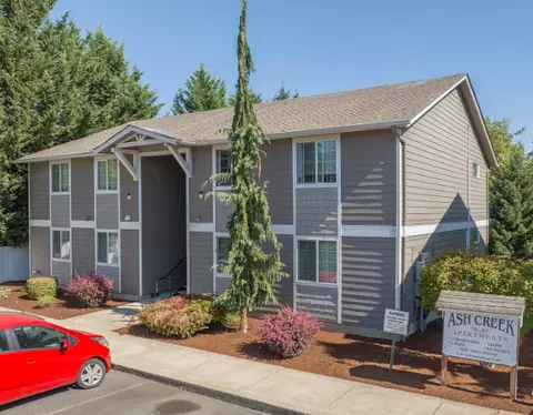 353 S 8th St, Independence, OR 97351