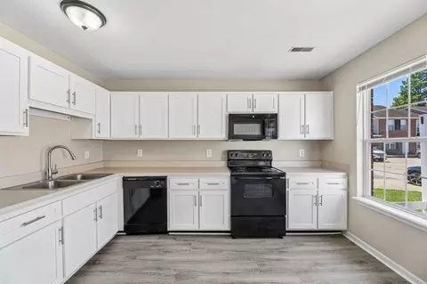 550 New South Dr, Clarksville, TN 37043