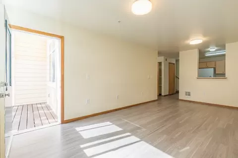 10918 SE Stark St, Portland, OR 97216