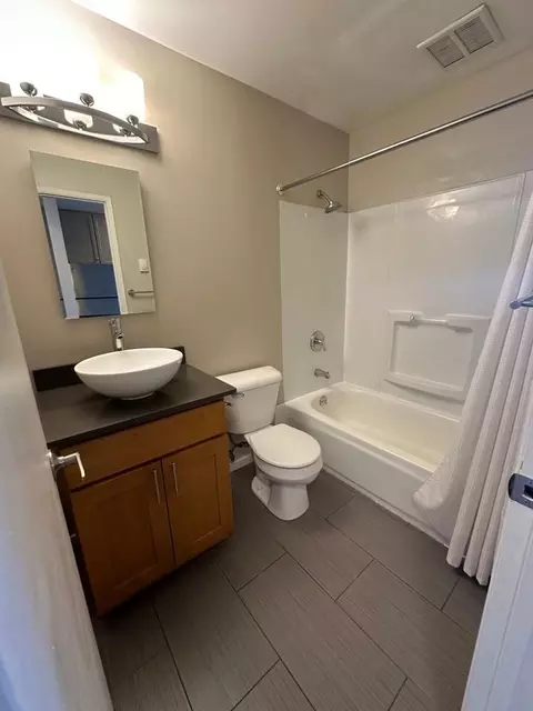 500 W Mercer St, Seattle, WA 98119