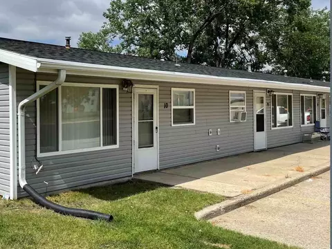 600 Maple St, Minot, ND 58701