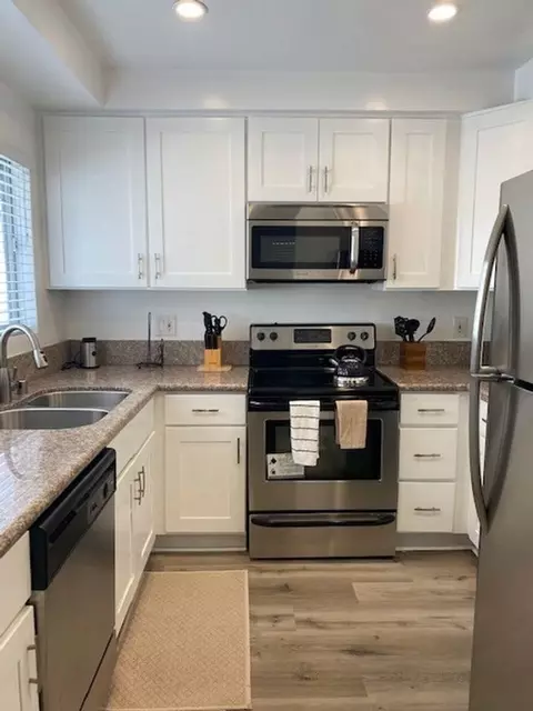 415 N Oakhurst Dr, Beverly Hills, CA 90210