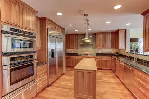 1070 Grandview Ct NE, Columbia Heights, MN 55421