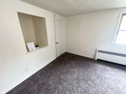 100 W Bellecrest Ave, Brentwood, PA 15227