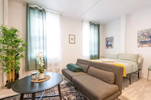 200 E 11th St, New York, NY 10003