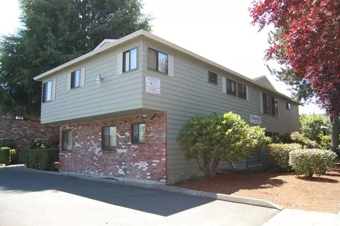 2702 NE Halsey St, Portland, OR 97232