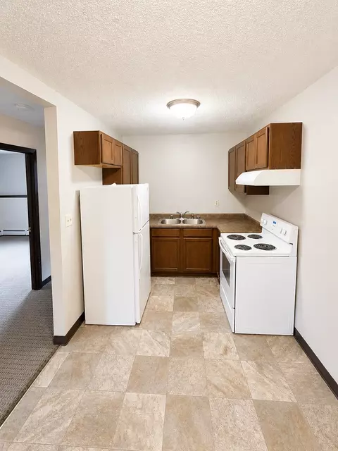 725 S 9th St, Bird Island, MN 55310