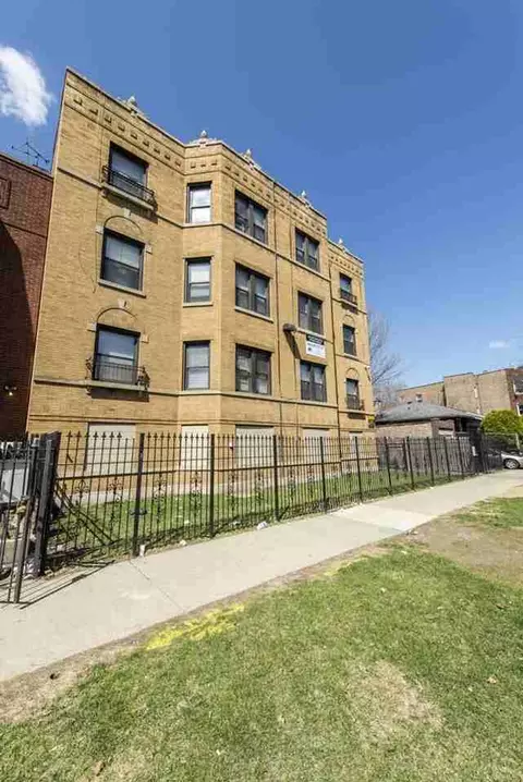 7440 S Phillips Ave, Chicago, IL 60649 photo 9