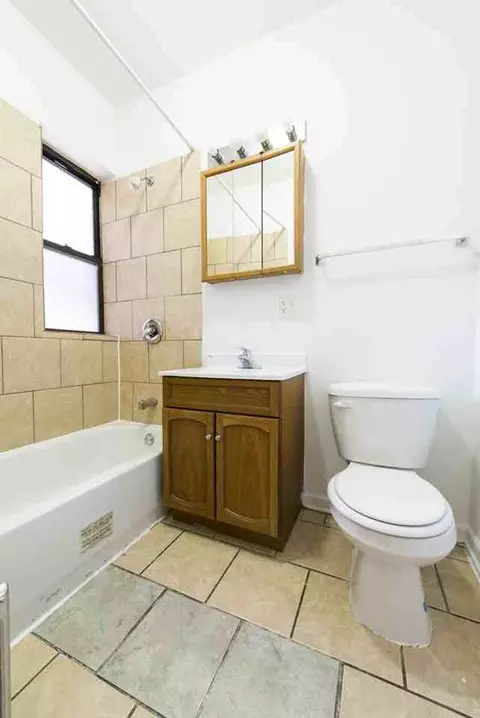 7440 S Phillips Ave, Chicago, IL 60649 photo 3