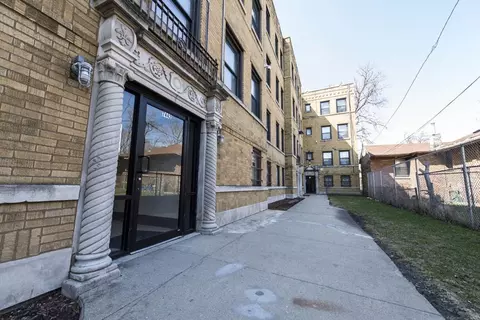 7440 S Phillips Ave, Chicago, IL 60649 photo 11