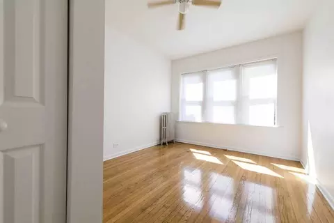 7440 S Phillips Ave, Chicago, IL 60649 photo 4