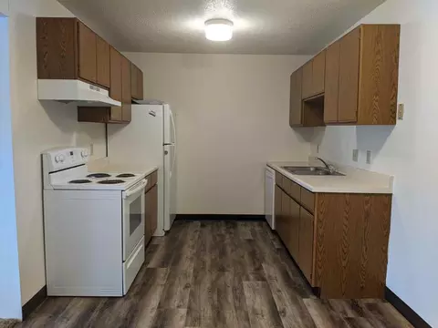 204 Garfield St SE, Warroad, MN 56763